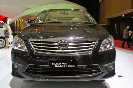 http://4.bp.blogspot.com/-hXFCK-vbbfA/TizTnGMQY5I/AAAAAAAAD6k/HECvzBYhgU8/s1600/Toyota_Innova_2012_5.jpg