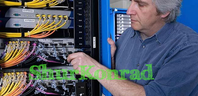 it_technician_working_on_network_server servidor USA  tecnico saber reparar ShurKonrad