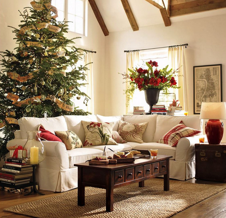 Capture the Christmas Smell With This DIY Holiday Room Spray!