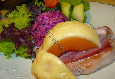 Kotlet schabowy z brzoskwinią Kotlet schabowy z brzoskwinią