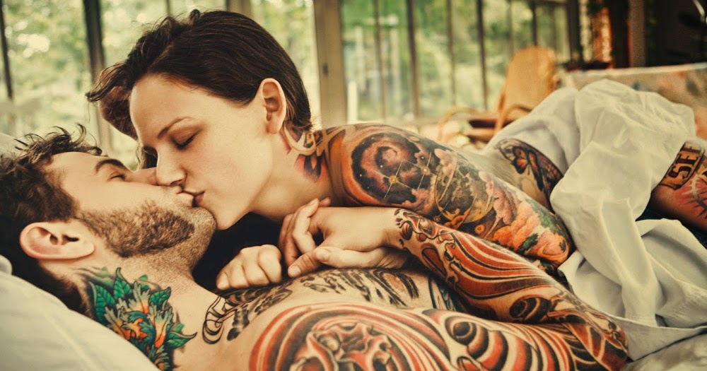 Татуированная телочка изменяет своему другу с русским парнем