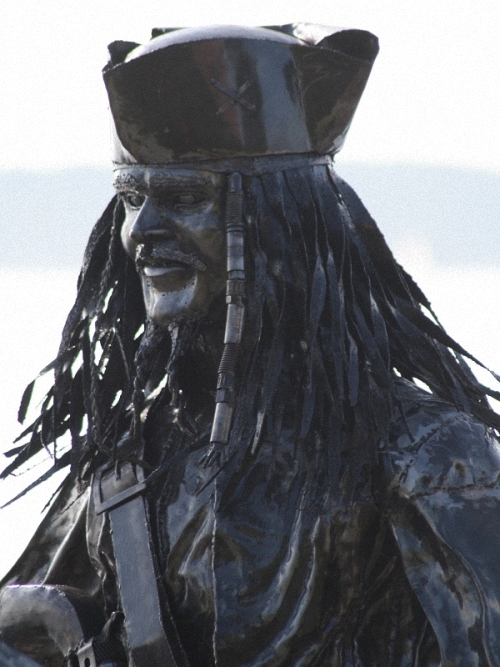 2c-Jack-Sparrow-Pirates-of-the-Caribbean-Johnny-Depp-2.1m-Giganten-Aus-Stahl 