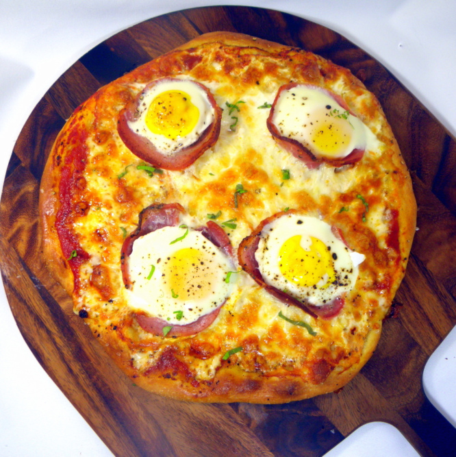 52 Ways to Cook Bacon and Egg Pizza (Uova e pancetta Pizza)