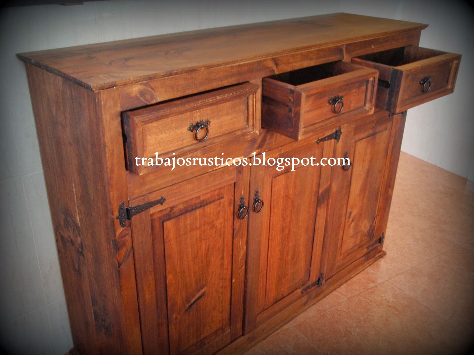 Trabajos Rústicos: Aparador Rústico