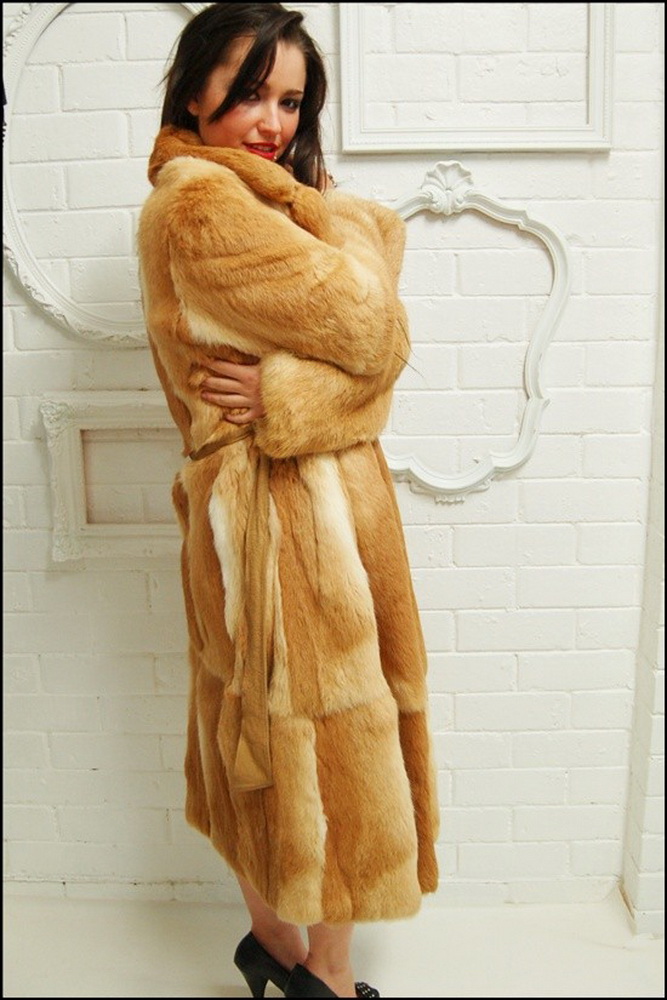 LAFOURRURE2: Fur coat art - Vintage rabbit fur coat