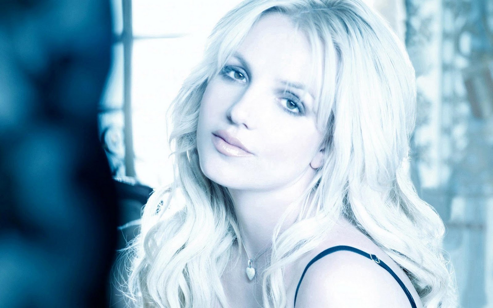 http://4.bp.blogspot.com/-hcTu7aujMOo/TpH7klSVmaI/AAAAAAAAAmg/RVSQpkqde34/s1600/britney-spears-2011_1920x1200_91059.jpg
