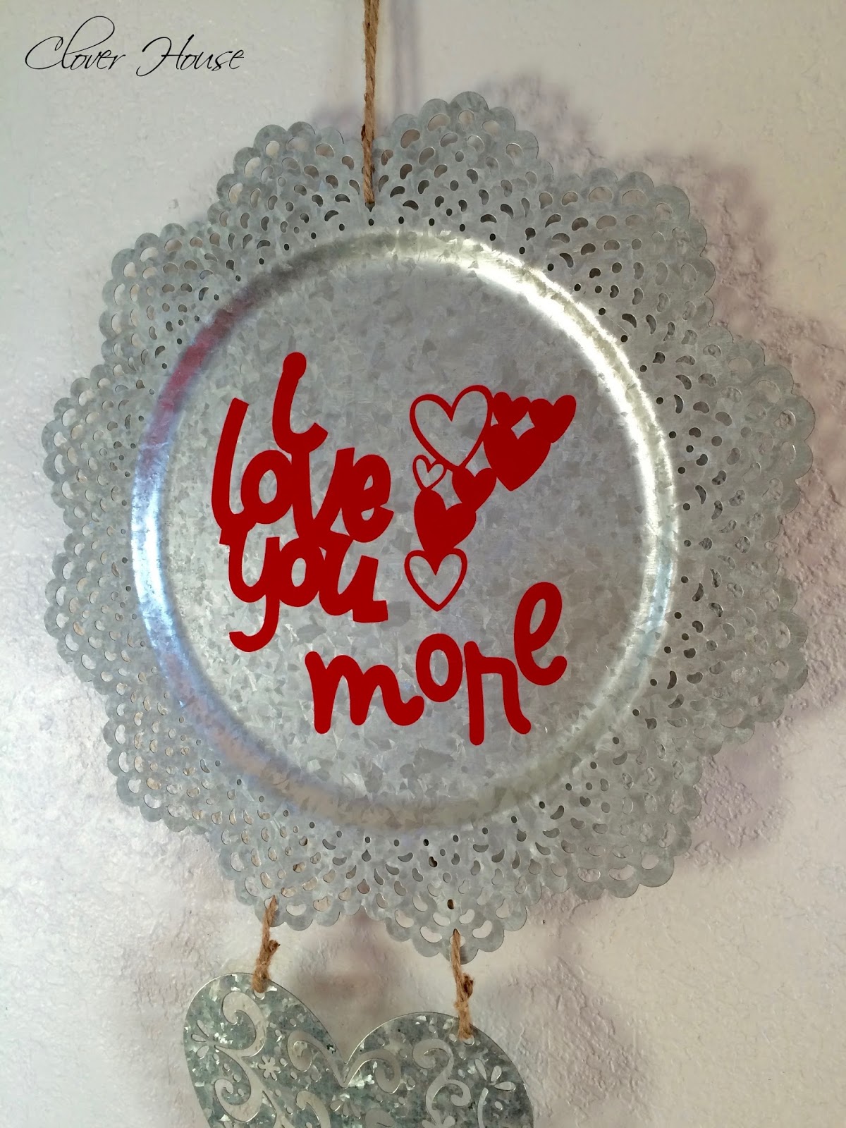 Clover House Valentine Wall Hanging Using a Plate Charger