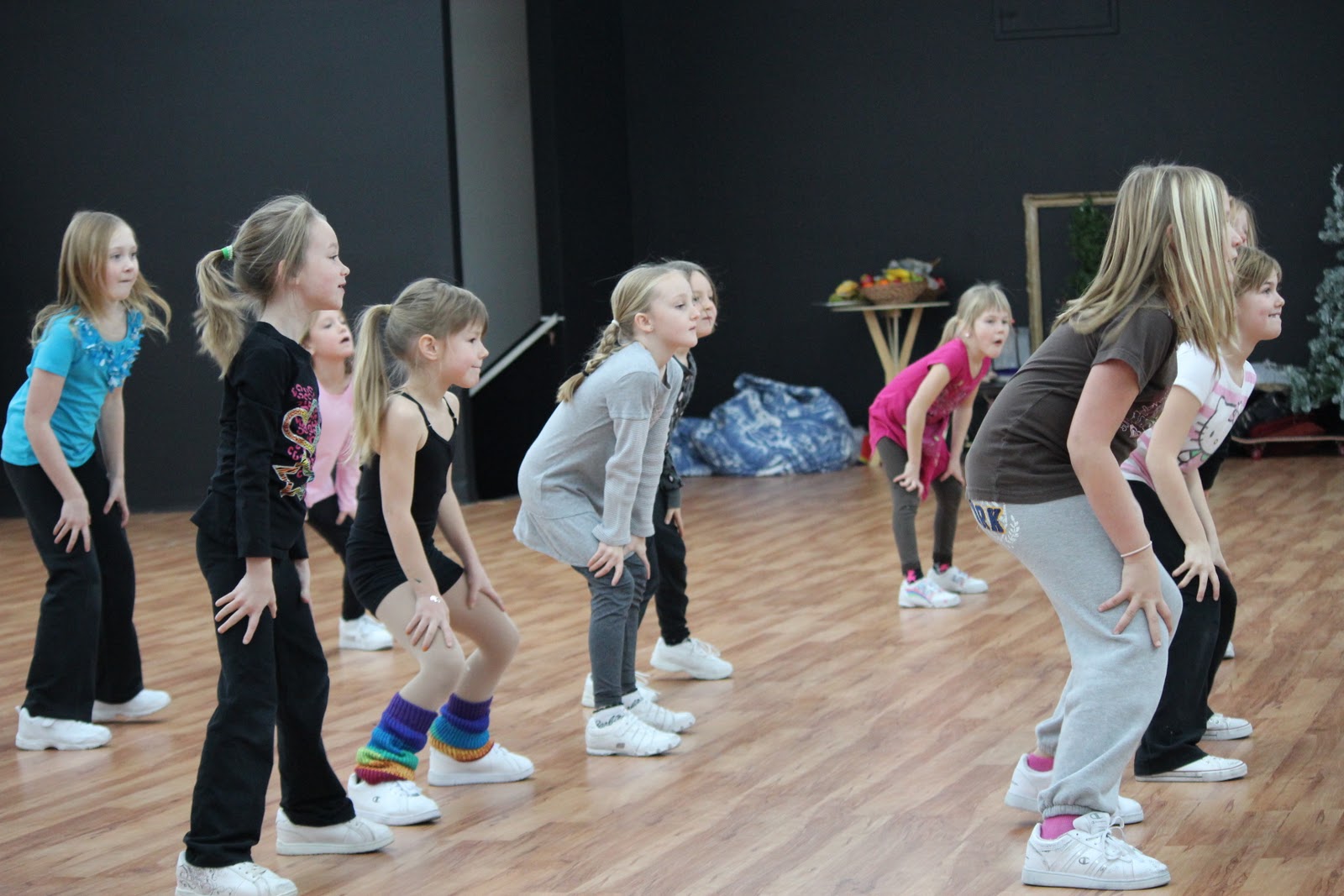 The Crazy Housewife 9 Ladies Dancing