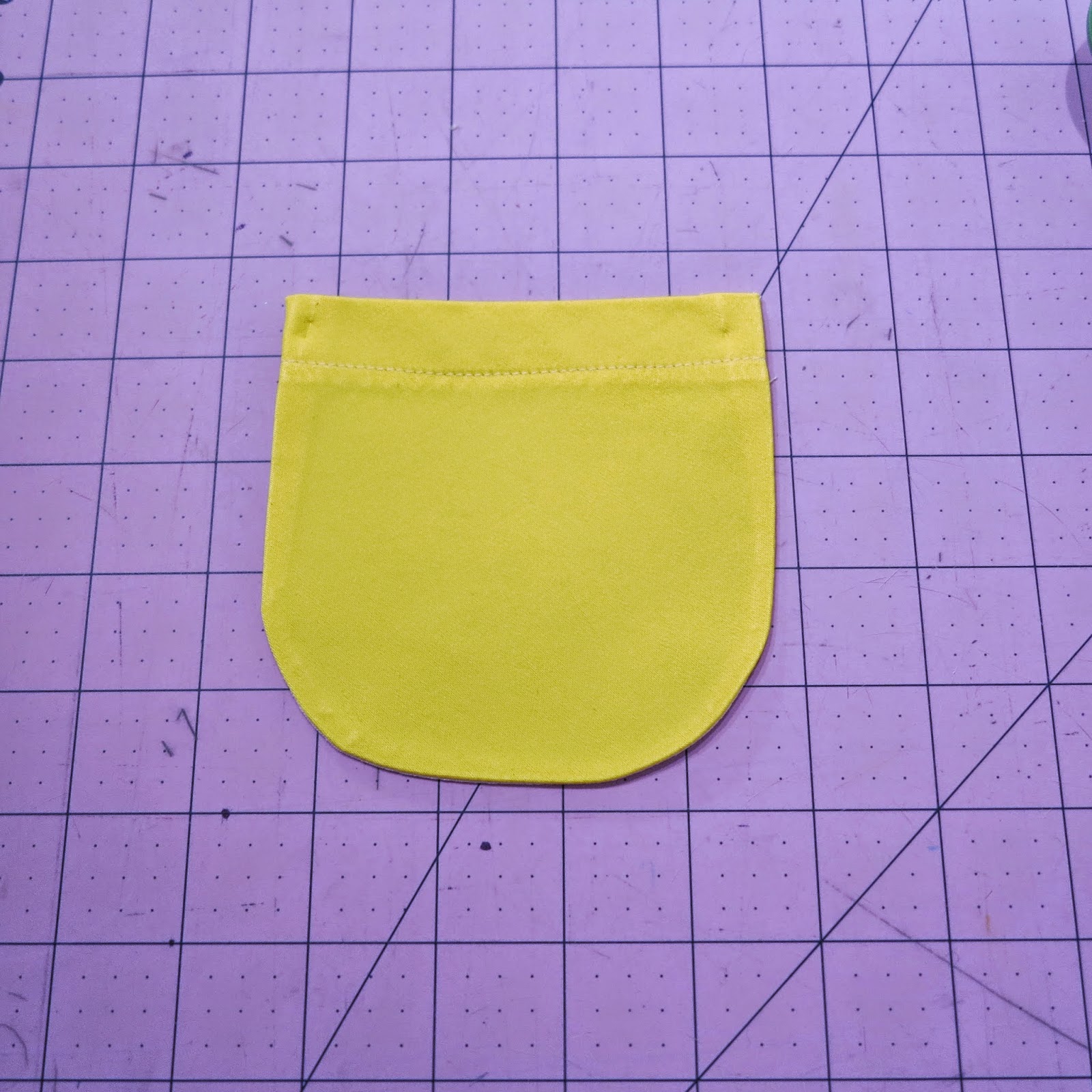 Lily Sage & Co Making neatly curved patch pockets with interfacing