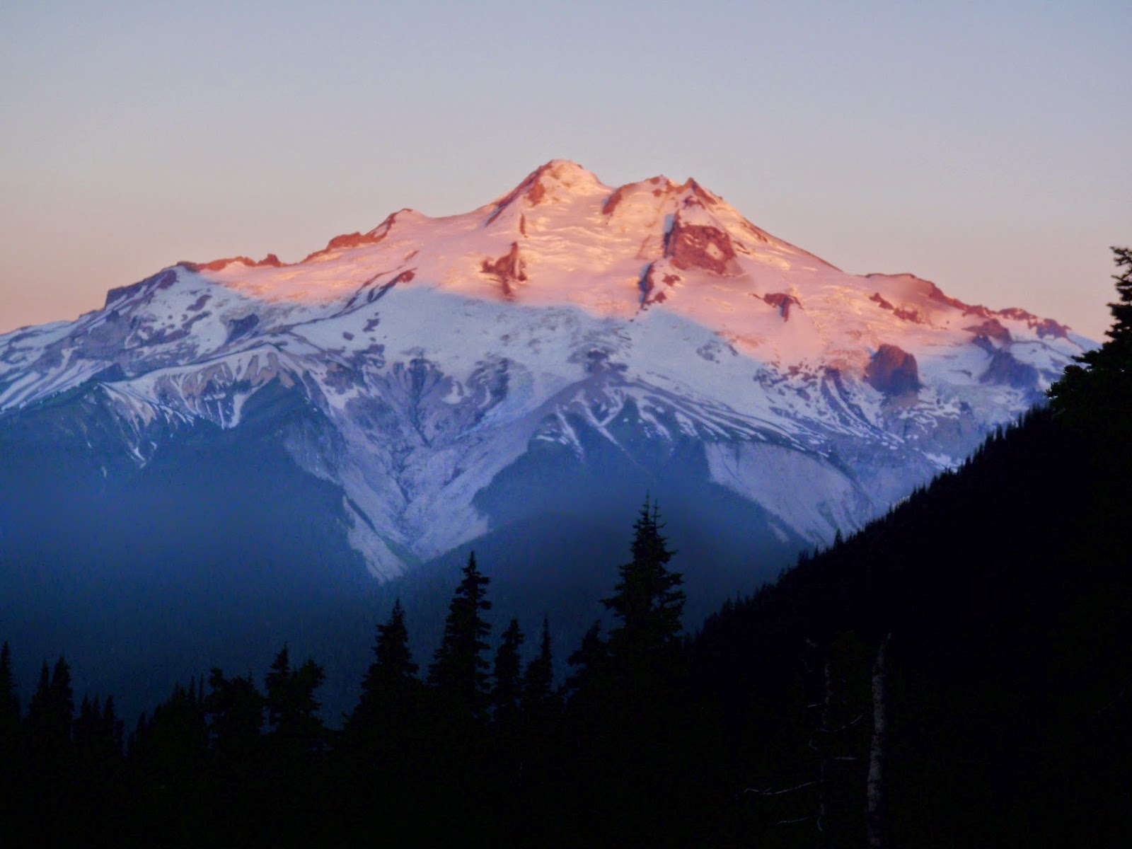 Sunrise on Glacier Peak from Buck Creek Pass Sunrise on Glacier Peak from Buck Creek Pass @ Glacier Peak Wilderness