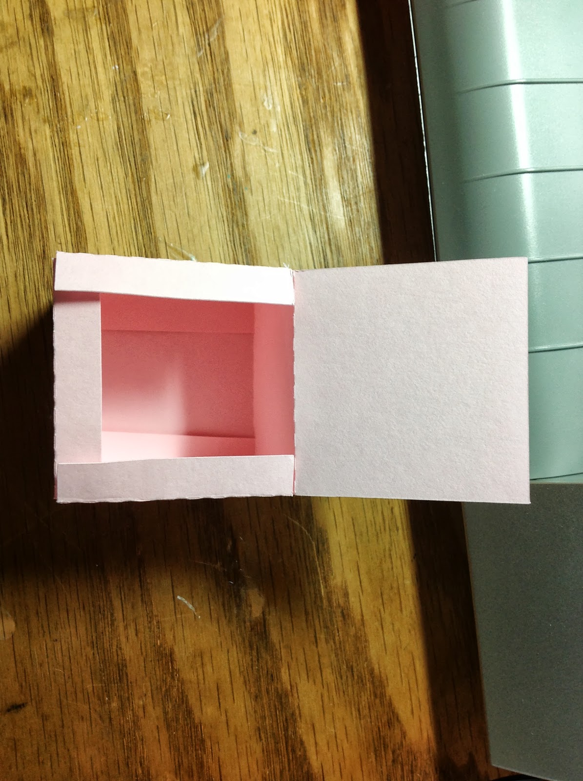 Papercrafts and other fun things: A Cube Making Cubes Toy
