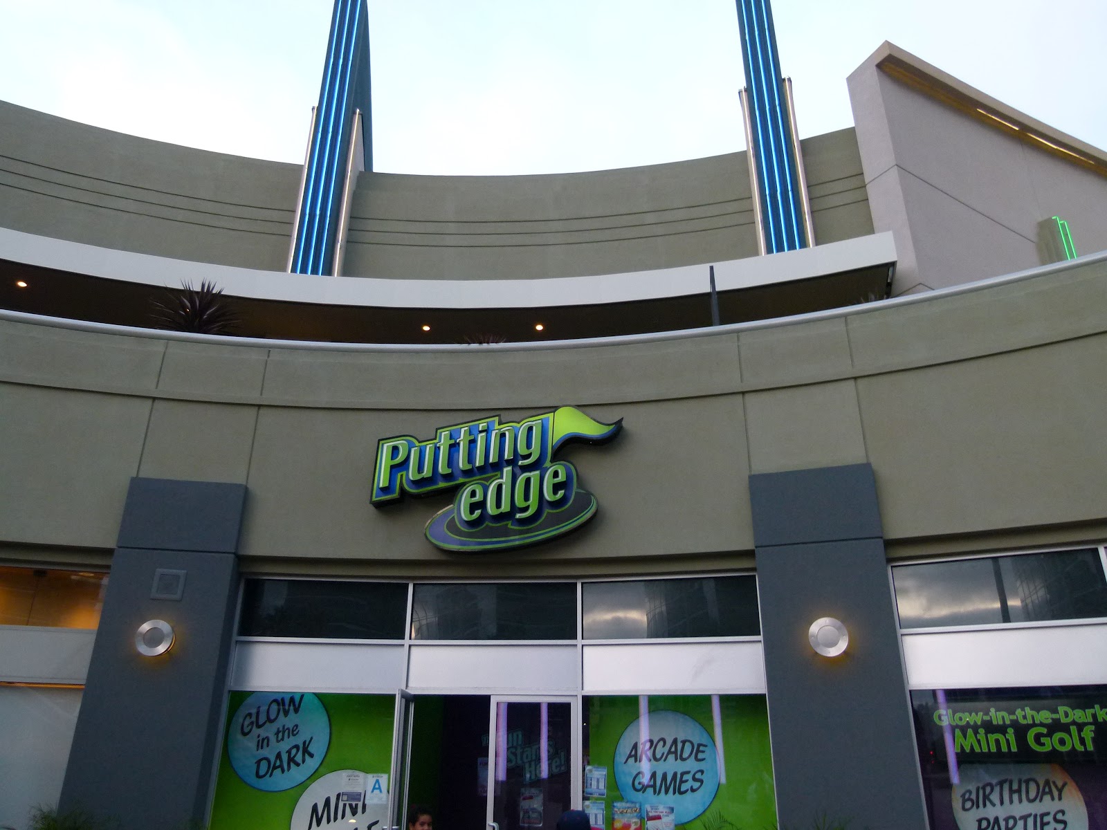 Things To Do In Los Angeles Local Arcades Powersurge, Putting Edge