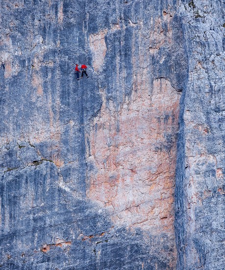 Escalando la montaña en las Dolomitas, Italia. Andreas Resch. Escalando la montaña en las Dolomitas, Italia. Andreas Resch.