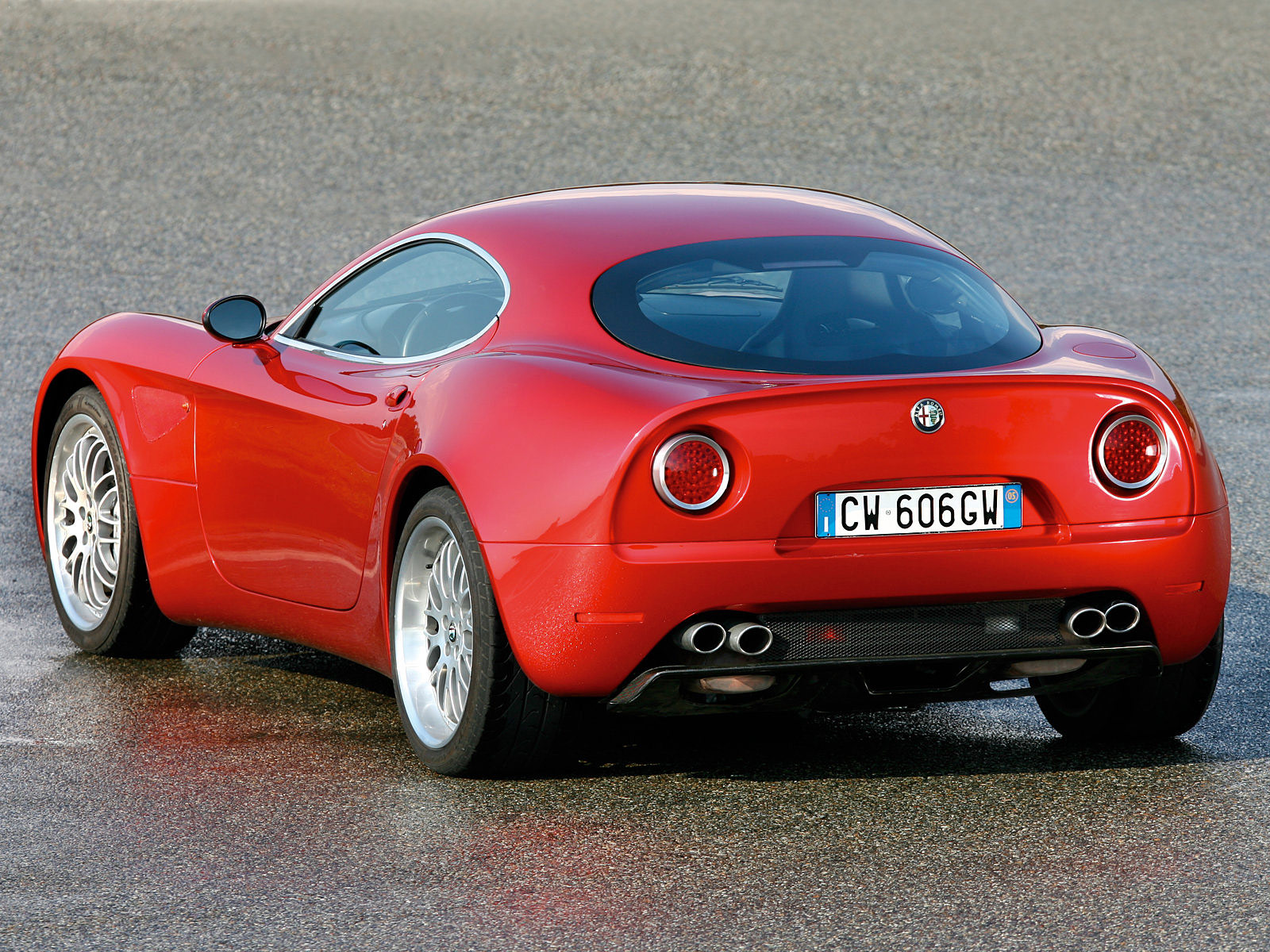 http://4.bp.blogspot.com/-hgZbBRmSdPM/Tr3SvwNgsAI/AAAAAAAAD1w/LDLYANtLac8/s1600/2007_ALFA-ROMEO-8C-Competizione_car-desktop-wallpaper_04.jpg