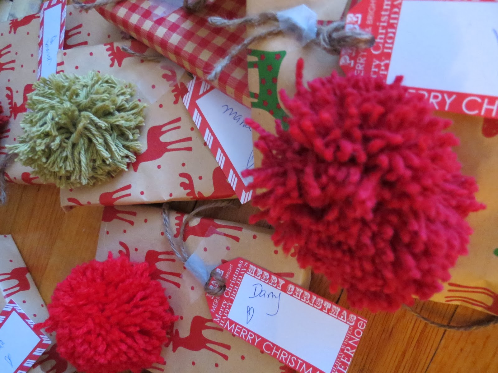 The Simple Craft Diaries Easy Pom Pom, Cute Gift Wrap
