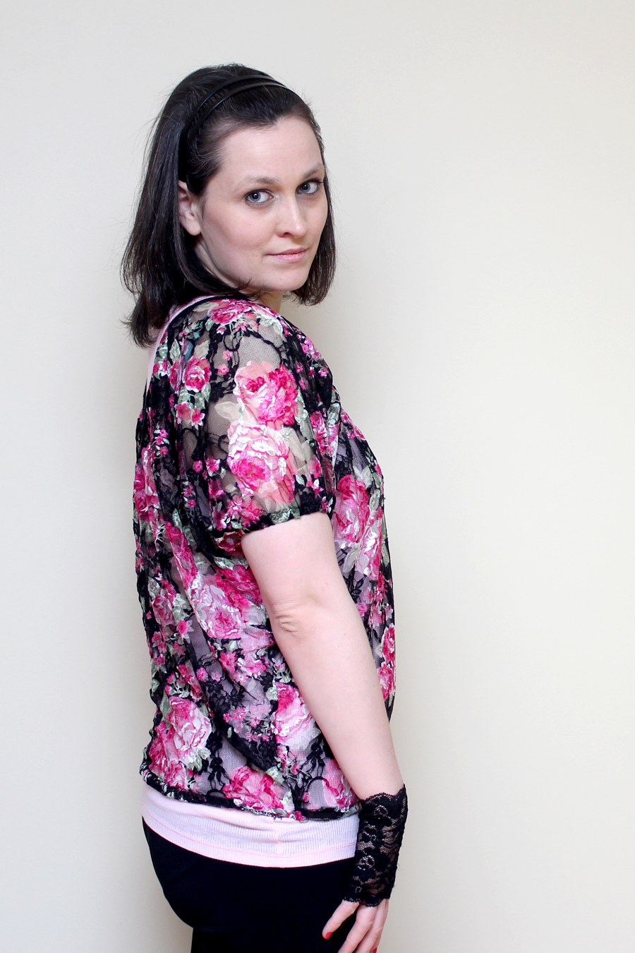 julie claveau outfit cute flower printed shirt