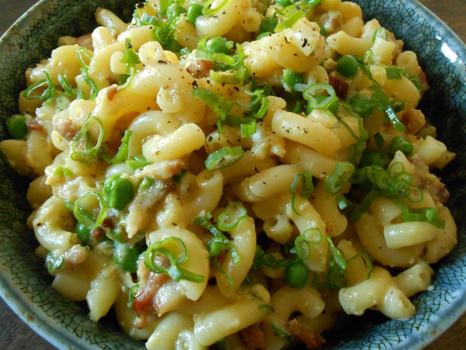 Bake and Baste Creamy Macaroni with Eggs and Bacon