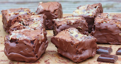 Chocolate-coated salted caramel brownies