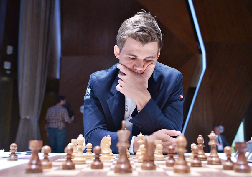 Xadrez: russo de apenas 18 anos supera Magnus Carlsen, lenda da