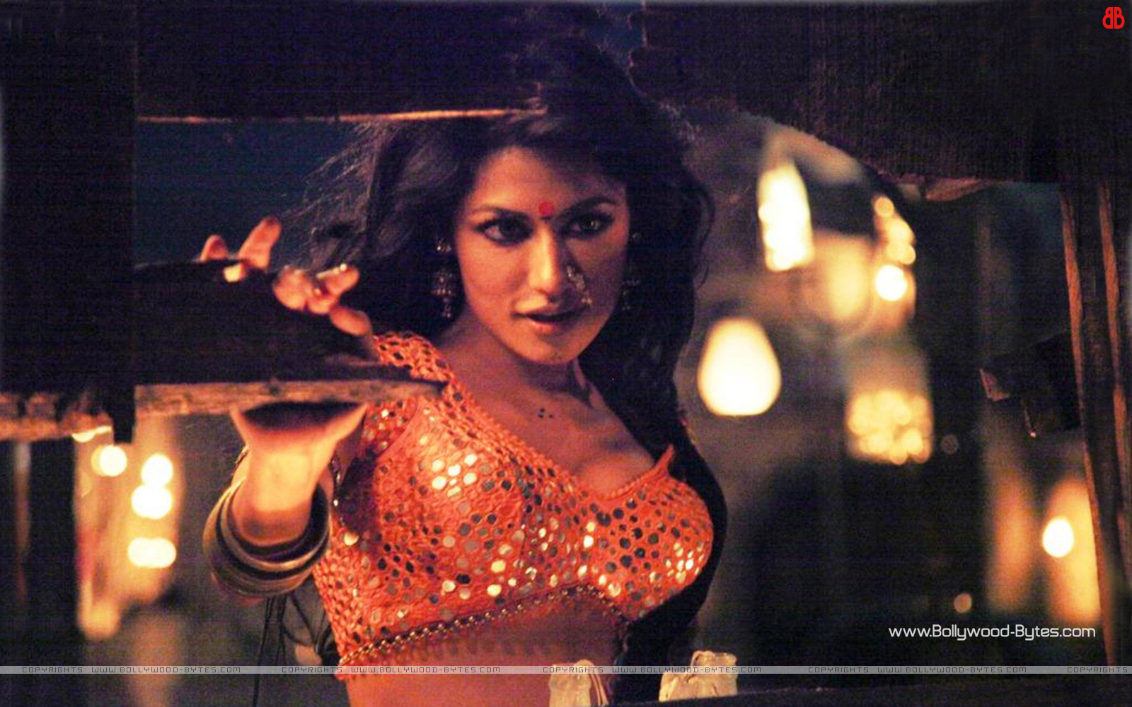 http://4.bp.blogspot.com/-hkYRKTYN5cM/UEEEcWncjMI/AAAAAAAAOJQ/pfnaZROkJhY/s1600/Joker-+Starring-Hot-Chitrangda-Singh-Kaafirana-Item-Song-HD-Wallpaper-19.jpg