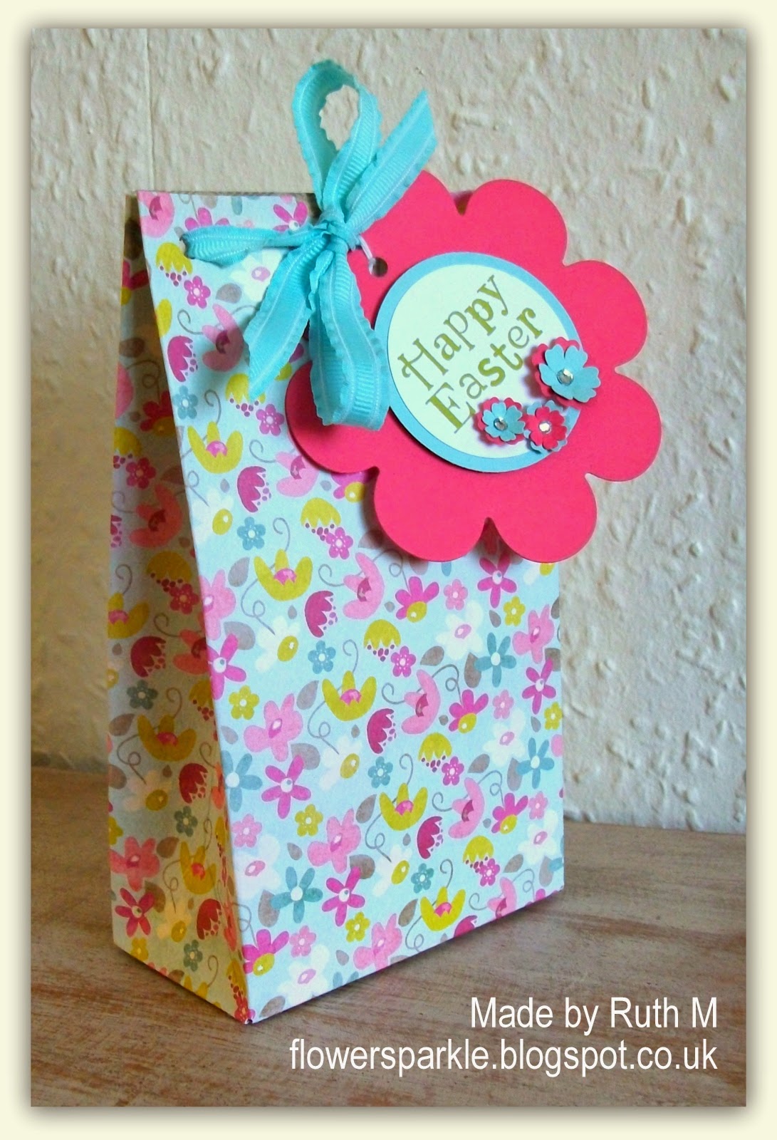 Flower Sparkle Easter Chicks Card In A Box & A Gift Bag
