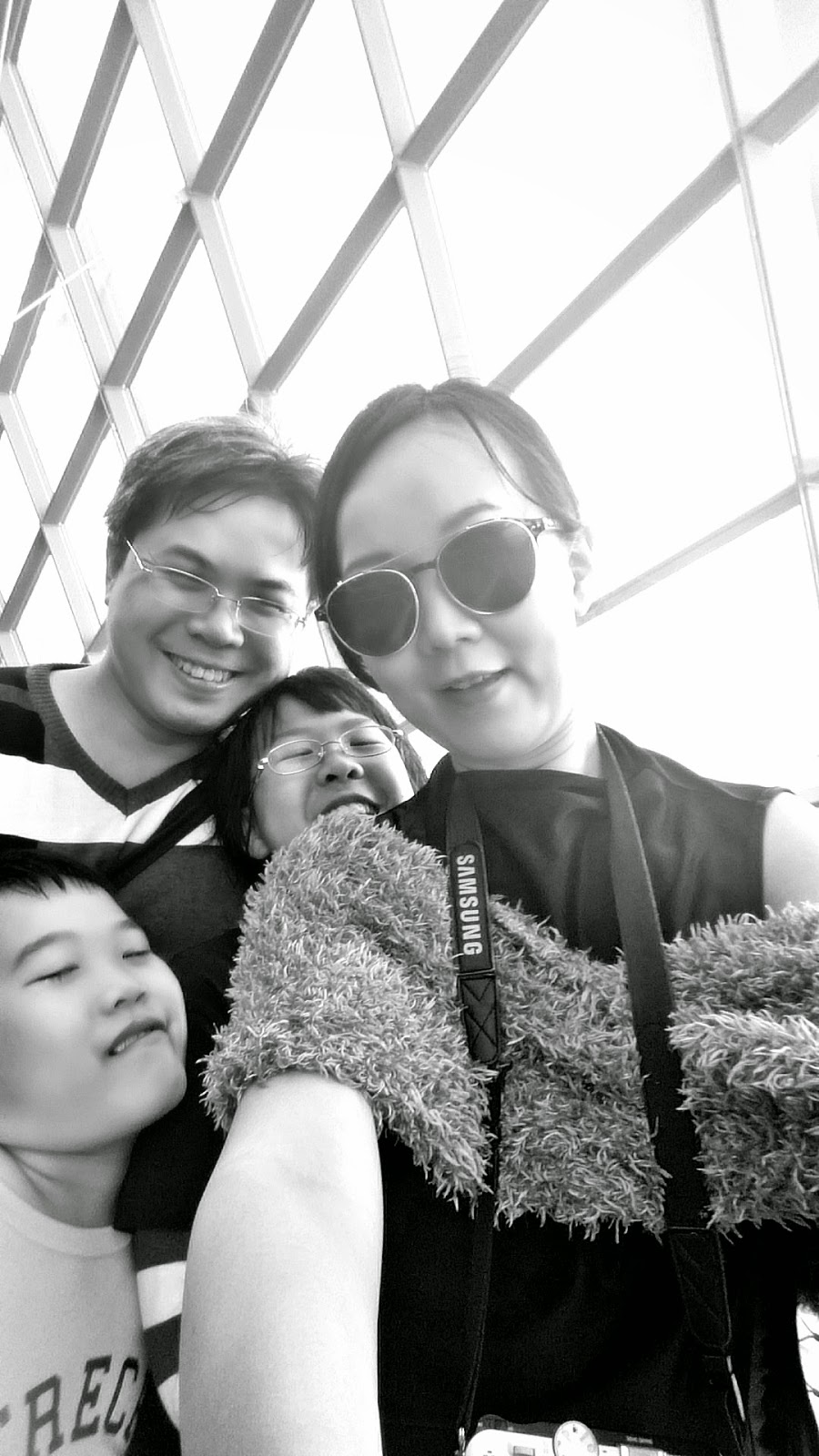 Family photo at Cloud Forest meheartseoul.blogspot.sg (Vera Lee)
