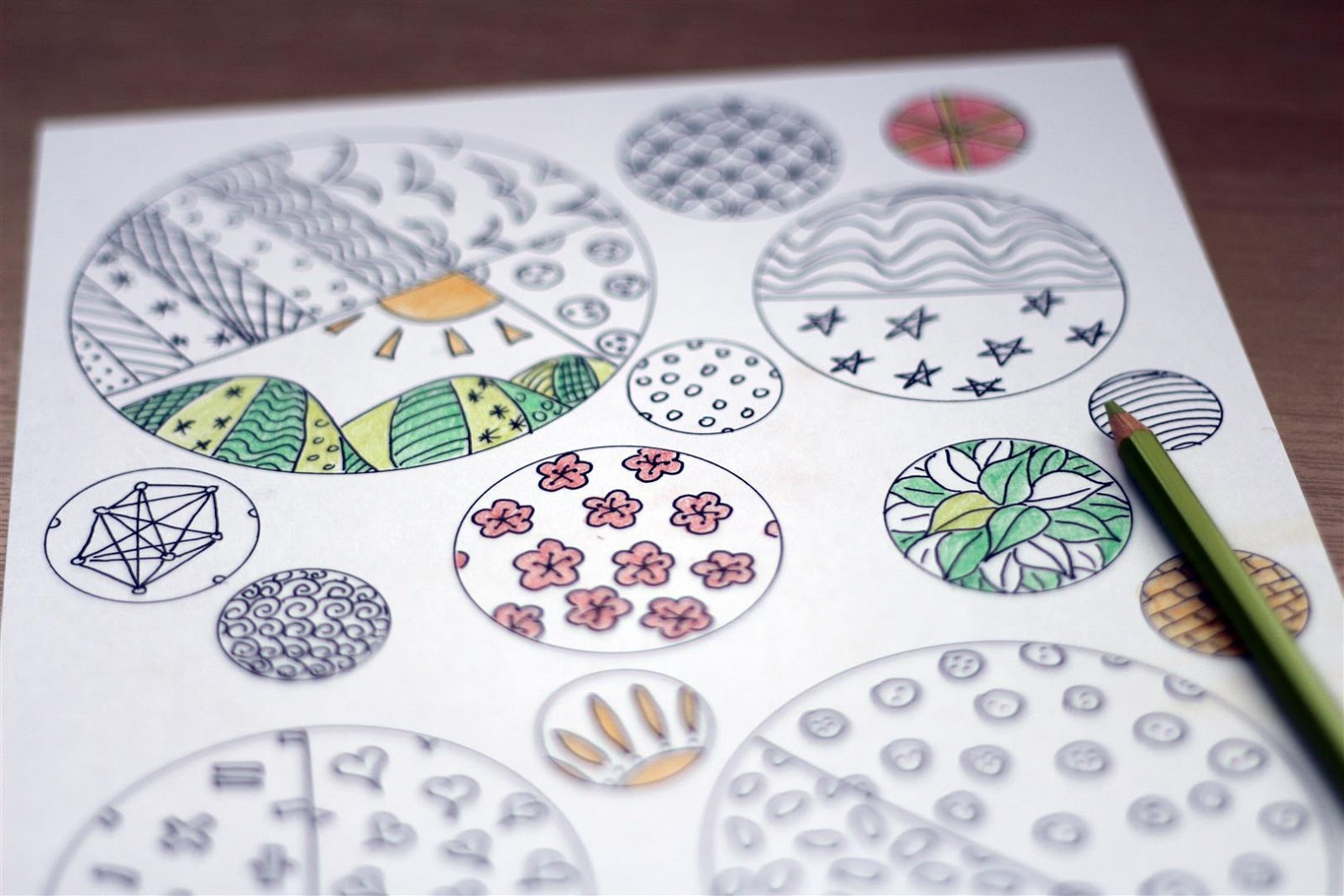 emuse Create your own doodle colouring designs