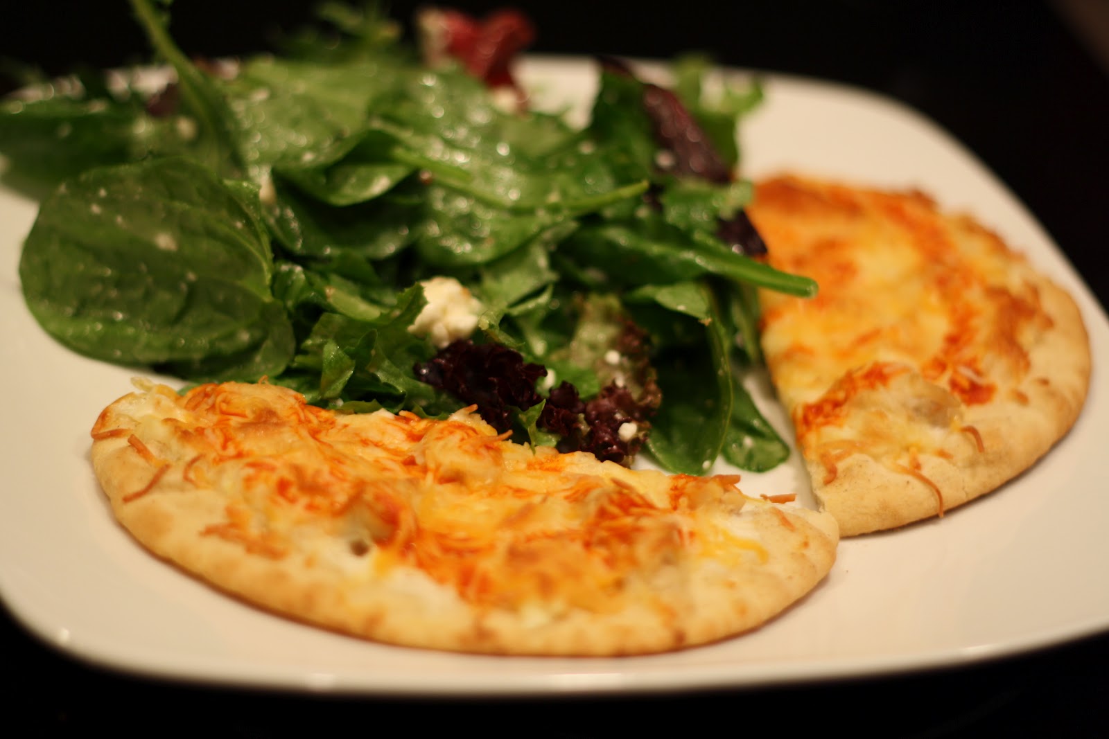 Making Mama's Kitchen Buffalo Chicken Pita Pizzas