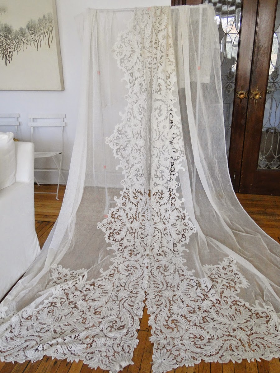 Buyer & Seller of Antique Lace, Fine Linens, Vintage Clothing, Haute