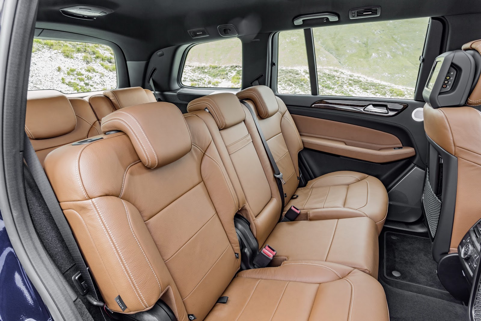 2017-Mercedes-GLS-22.jpg
