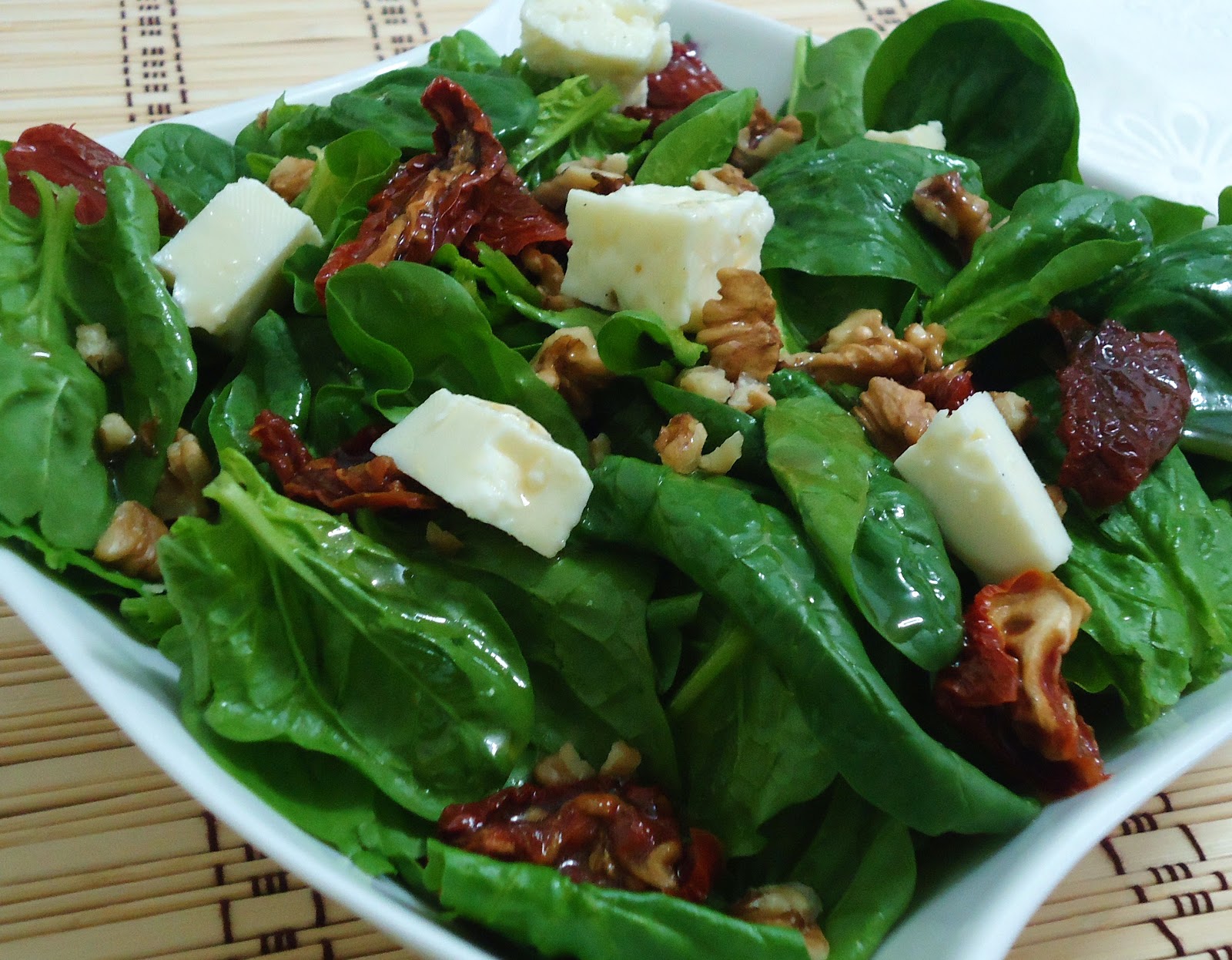 Birsel ve İrem Çiğ Ispanak Salatası