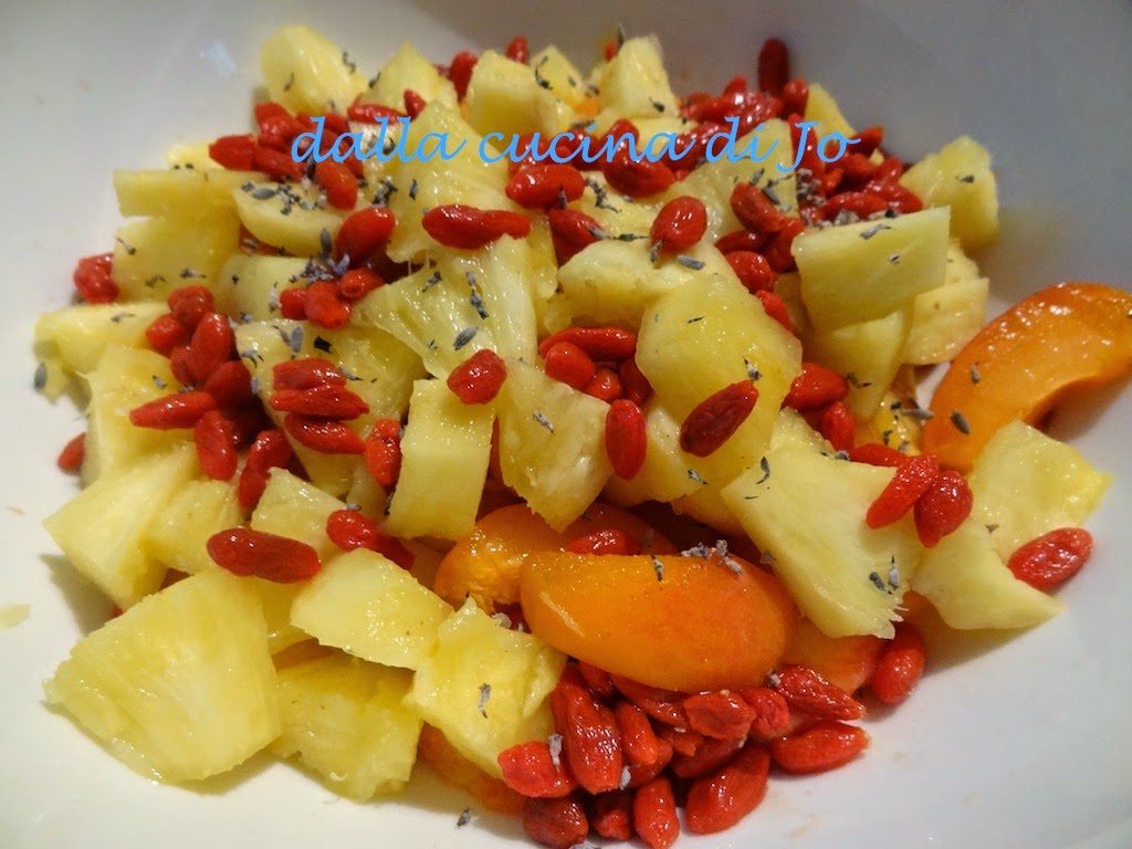 macedonia con bacche di goji