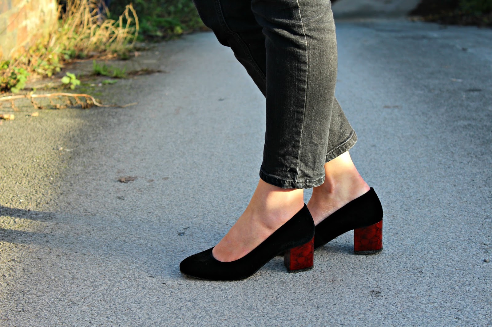 Outfit All Black and Velvet Heels Style Trunk