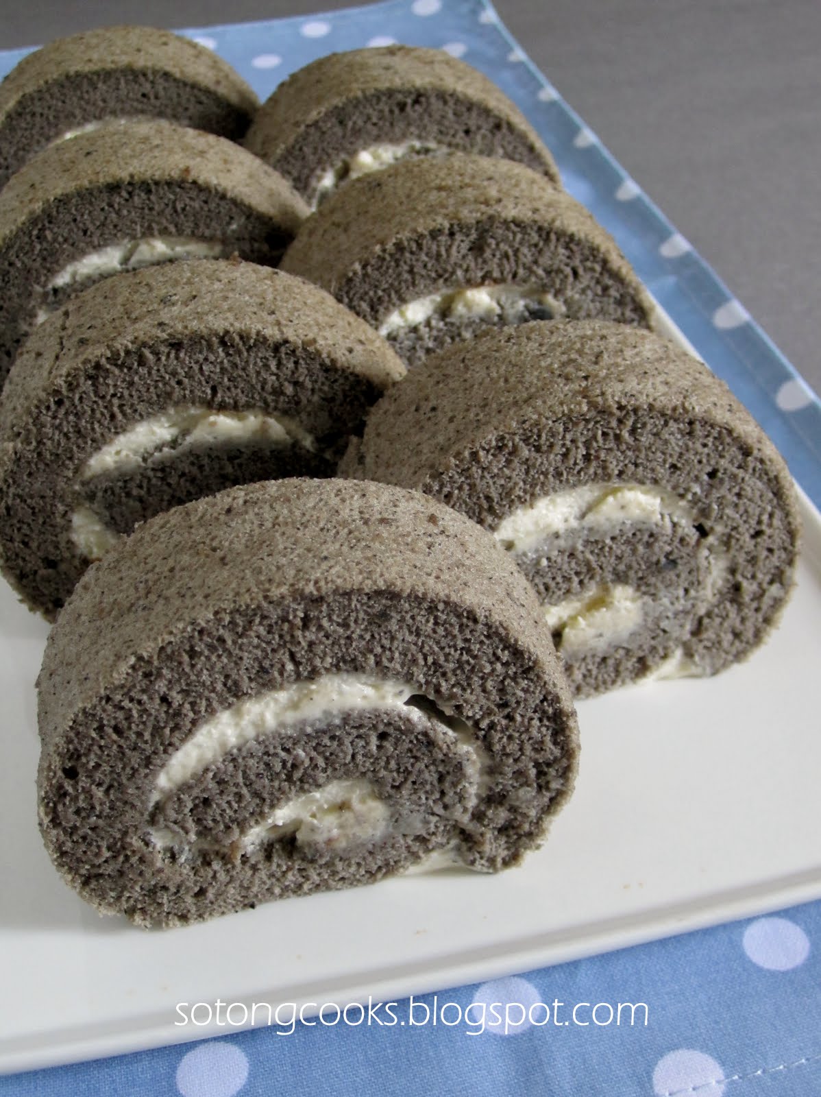Black Sesame Roll