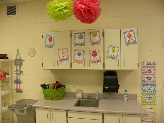It's time for another new school year, so I'm doing my classroom reveal in this blog post! Check it out to see how I set up and decorated my kindergarten classroom. I've included tons of pictures for your inspiration! Click through to get ideas for decorating a primary grades classroom.