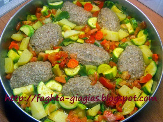 Μπιφτέκια με λαχανικά στον φούρνο - Τα φαγητά της γιαγιάς Μπιφτέκια με λαχανικά στον φούρνο - Τα φαγητά της γιαγιάς