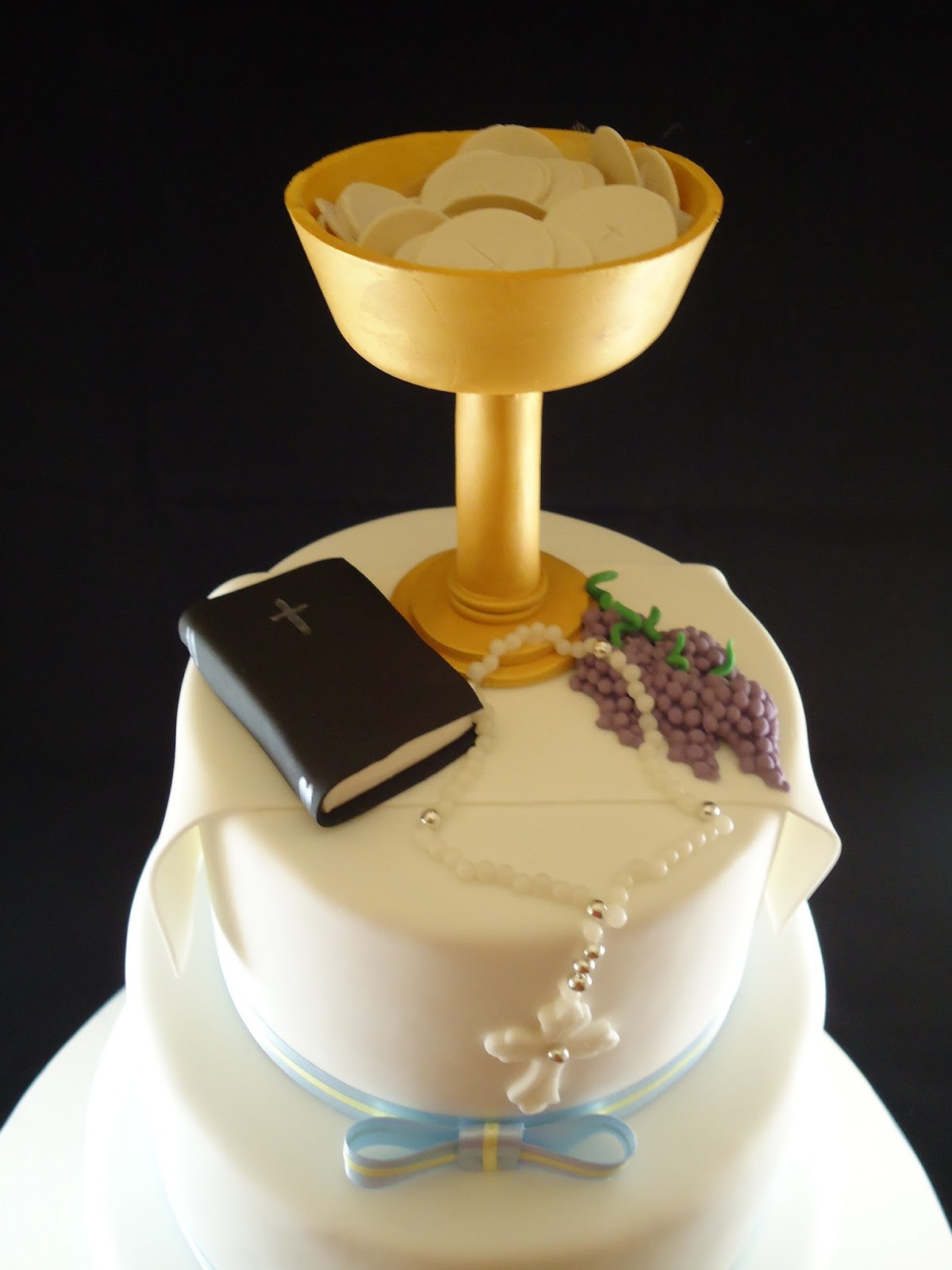 The Lavender Cakes: Gregry&rsquo;s First Holy Communion