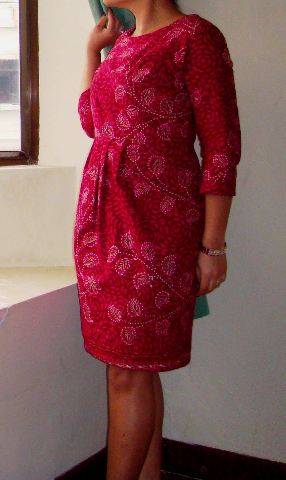 http://velvetribbonsew.blogspot.com/2012/02/madura-batik-dress.html