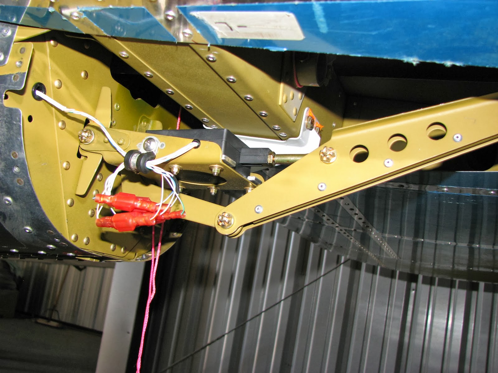 Torsten's RV12 AntiServo Tabs Installed