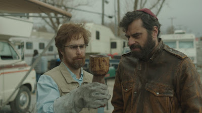 Photo of Sam Rockwell and Jemaine Clement in the comedy Don Verdean