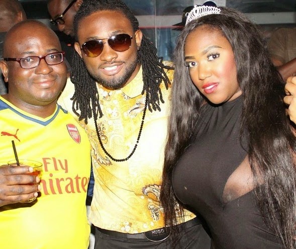No Bra Fail: Lady Taking A Picture With Uti Nwachukwu Lets it All Hang Out.