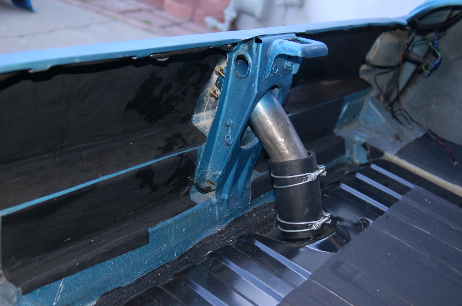 LeLu's 66 Mustang: Battery Connections and Lighting