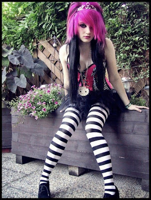 http://4.bp.blogspot.com/-huHdd7uGaQg/TtQIhN_hqCI/AAAAAAAAAkc/SgVmT7cwups/s640/emo+hairstyles+wallpaper-freepspthemeswallpapers.blogspot.com-313575_114901878626107_100003188854051_85574_1216247594_n.jpg