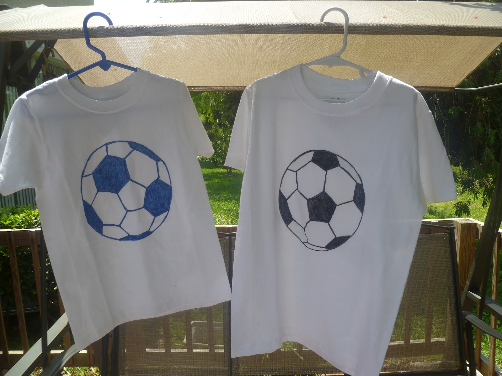 EXPRESS YOURSELF WITH ELMER'S PAINTERS DYI SOCCER TSHIRT (PAINT