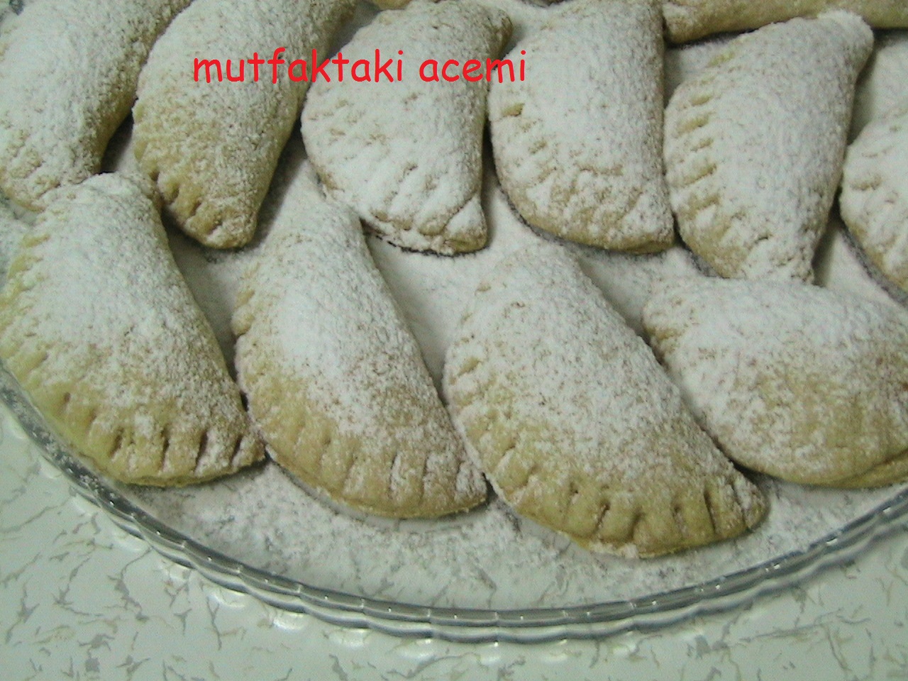 mutfaktaki acemi MUHALLEBİLİ KURABİYE