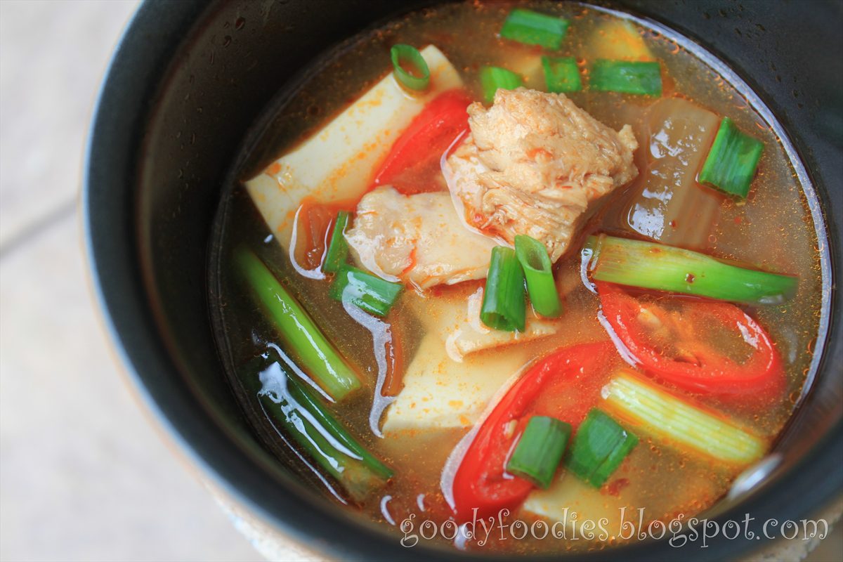 GoodyFoodies I cooked Tuna Kimchi Jjigae (Korean)