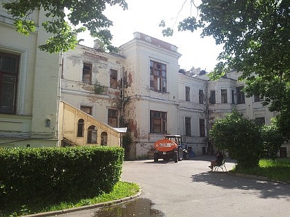 Бывшая Александровская больница. Вид сзади. Фасад выходит на Улицу Щипок.