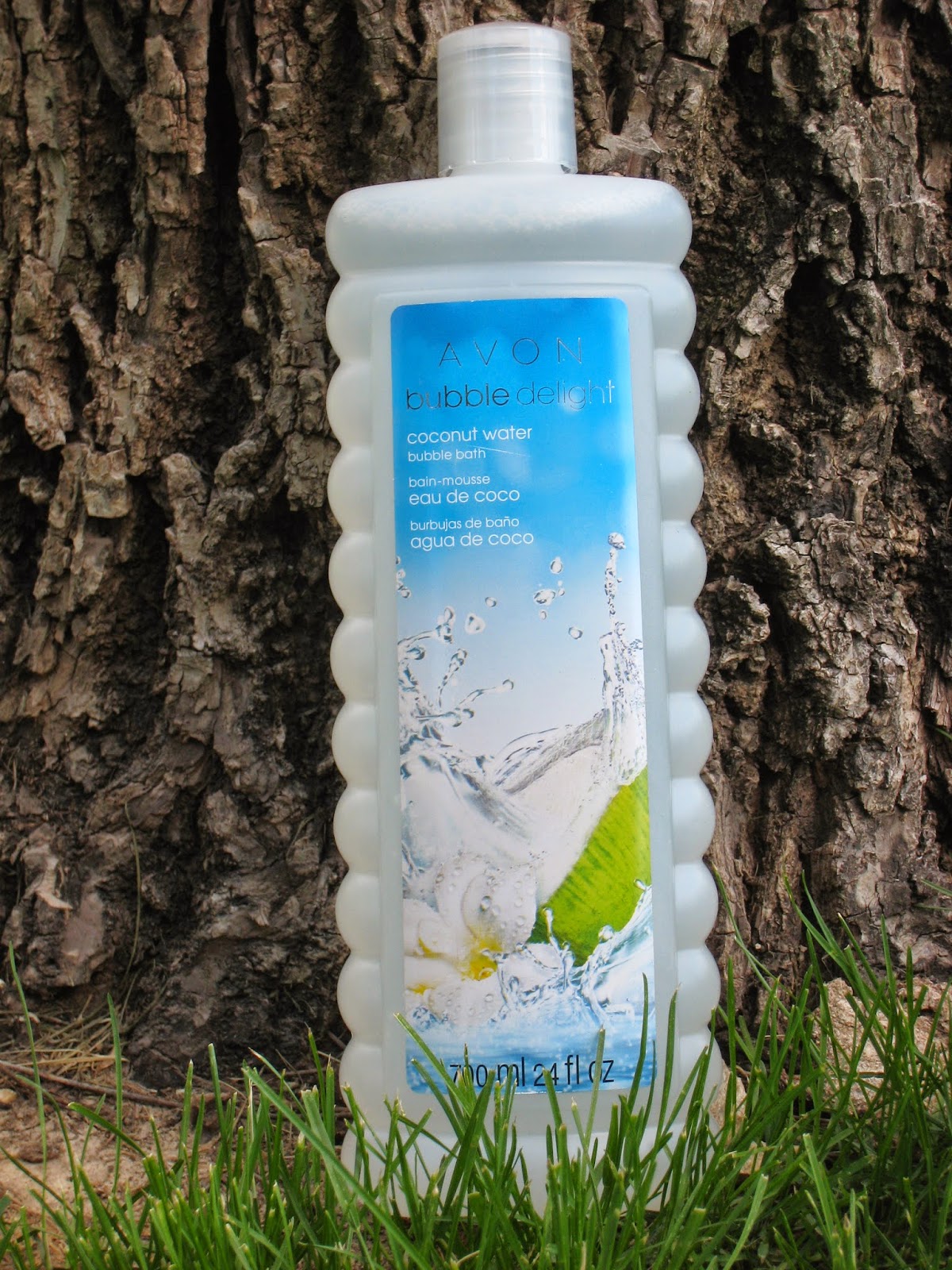 Erica's Fashion & Beauty Avon Coconut Water Bubble Delight Bubble Bath Review