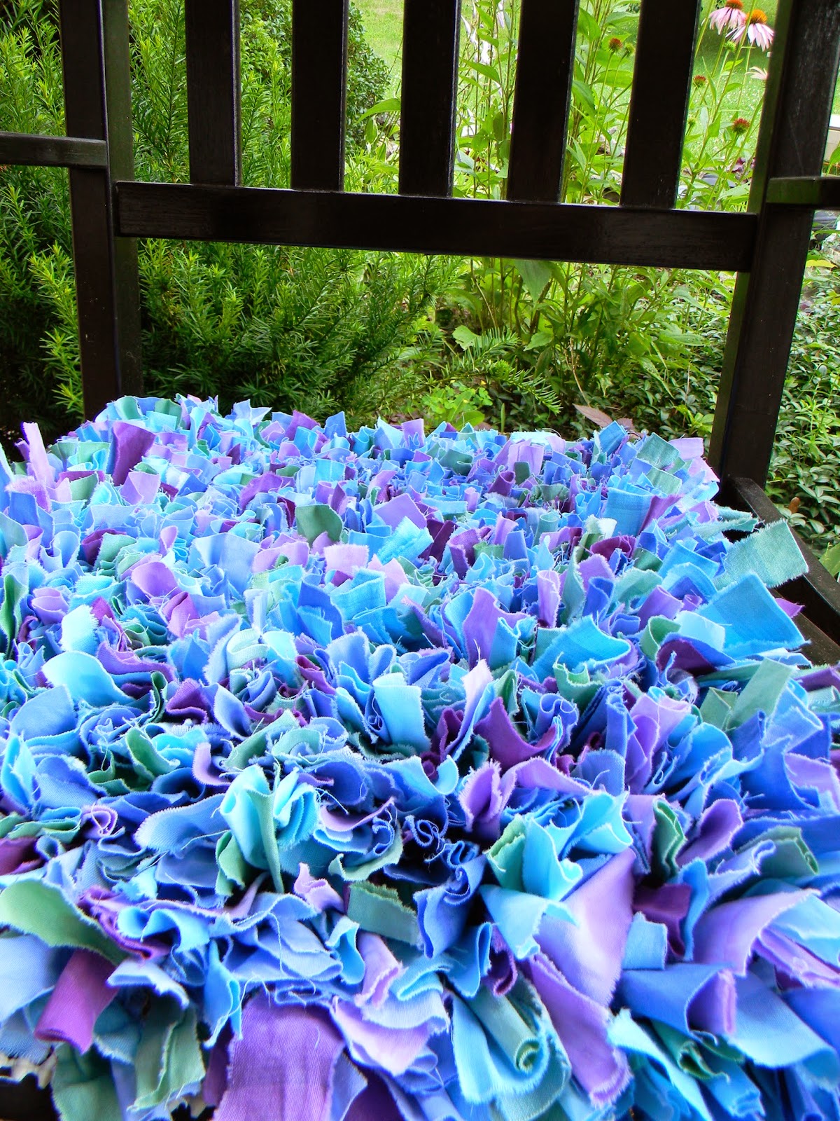 Artistic Endeavors 101 A Raggy Rug from Old Sheets... A DIY Tutorial