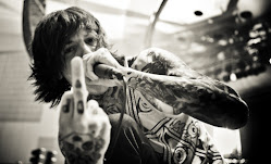 Danny Worsnop, AA.